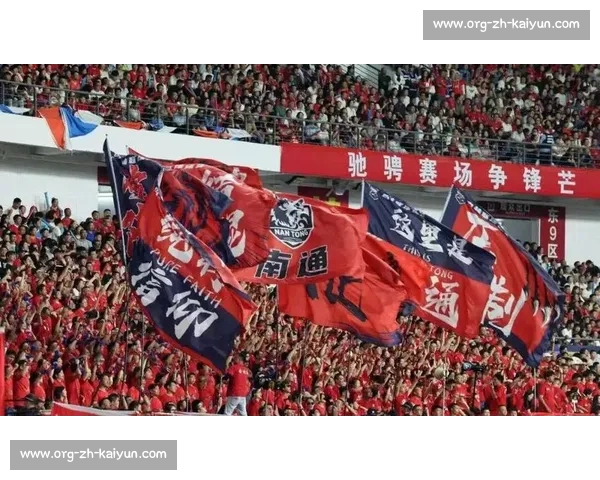 苏超赛场惊现 “钢铁战队”：机器人裁判与球形战警重塑赛事生态