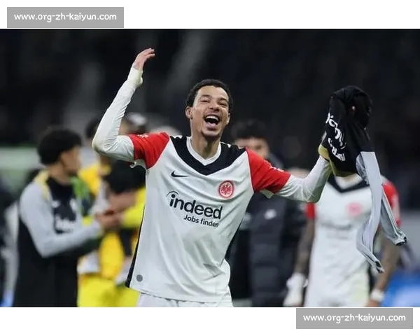 曼联领跑三强争夺埃基蒂克,法兰克福标价 1 亿欧元 曼联领跑三强争夺埃基蒂克,法兰克福标价 1 亿欧元